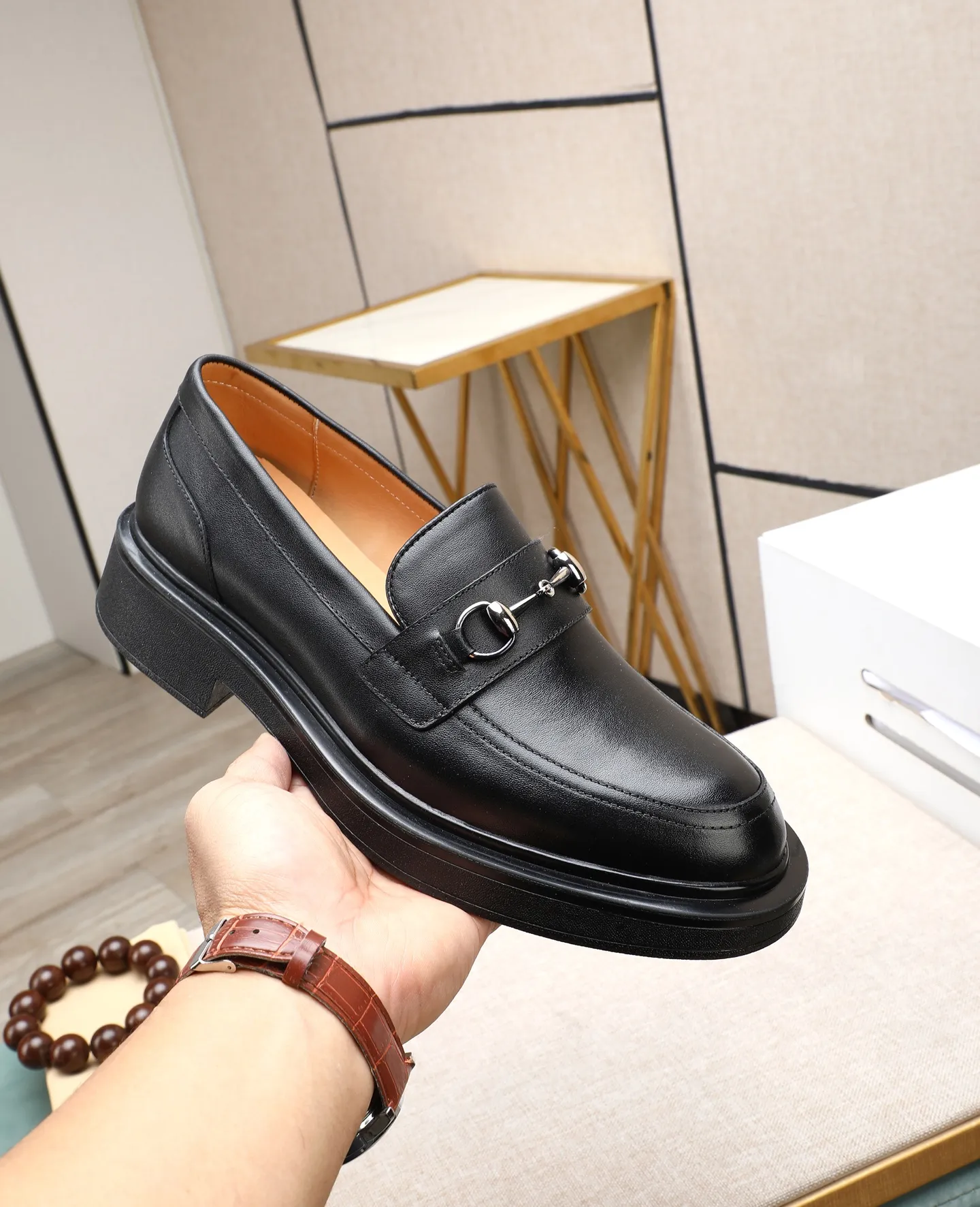 Men's shoes 💰520 (high-end, all cowhide) GUCCI high-end formal leather shoes, original imported fabrics from Italy, cowhide lining, original hardware. I believe you will be struck by it from the first moment you see it. The avant-garde atmosphere can no longer fully interpret its elegance. AAA grade rubber outsole, super comfortable. The original counter last guarantees its original version and quality. The simple upper ensures its comfort and breathability. A pair of truly good shoes has its own unique soul, famous quality, regular size 38-44 (45 customized)